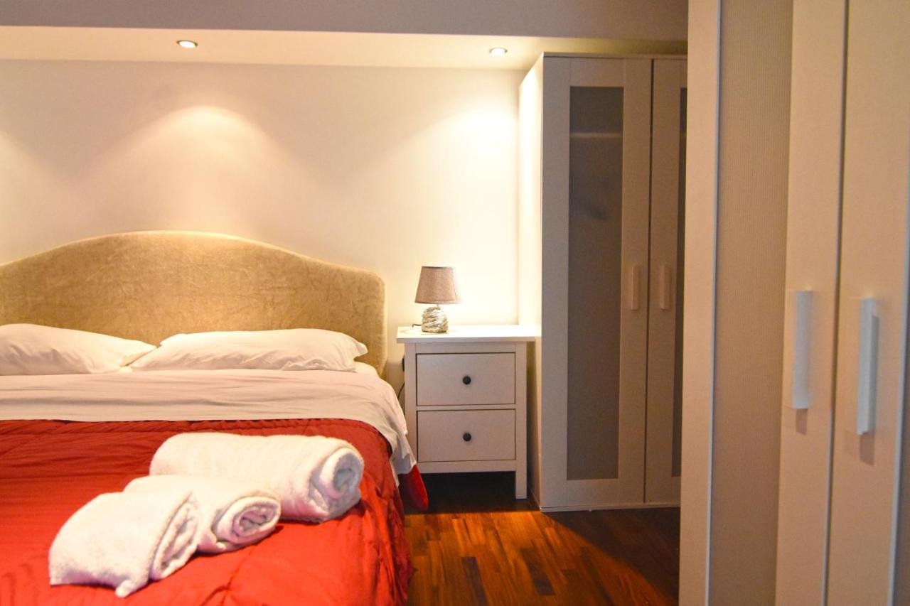 Casa Mya Apartment เนเปิลส์ ภายนอก รูปภาพ
